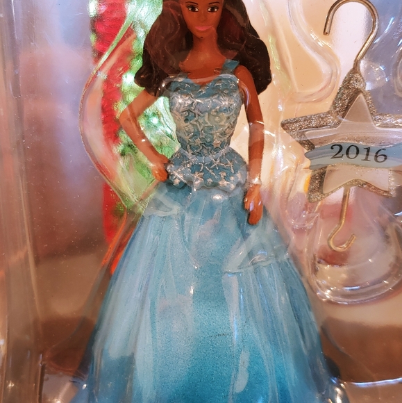 Hallmark Barbie 2016 New In Box Christmas Tree Ornament - Picture 2 of 8